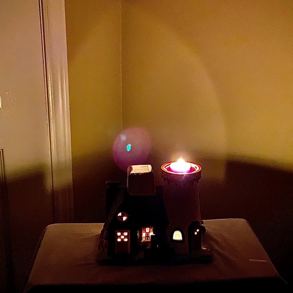 PartyLite Stoneharbor Lighthouse - Picture 2 of 7